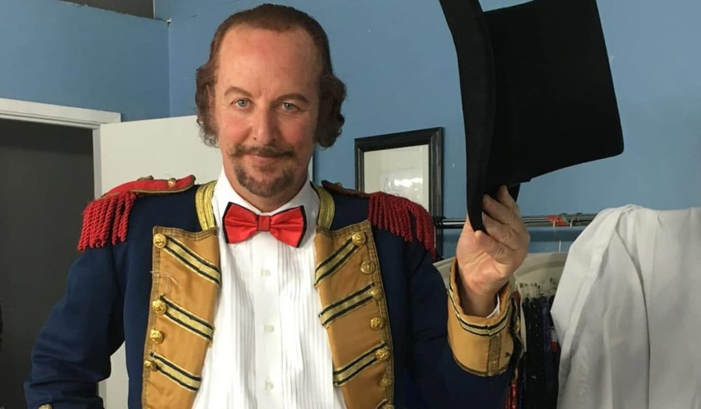 Daniel Stern starred alongside Pesci as one of the burglars.