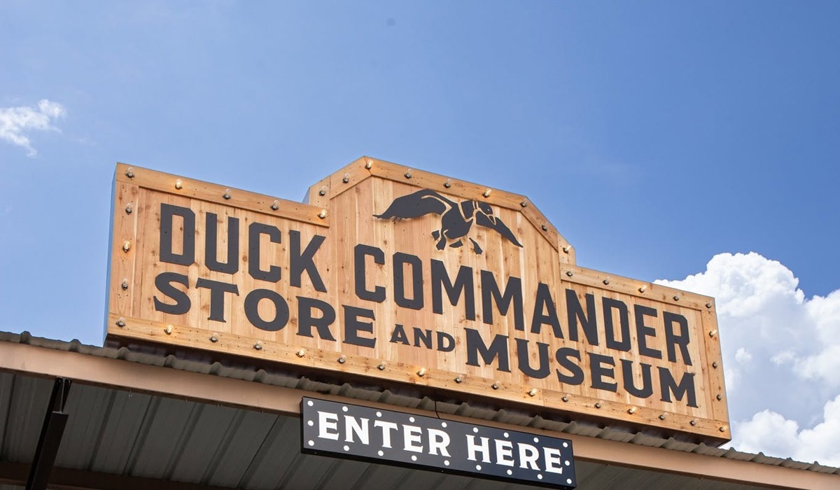 Duck Comamnder net worth