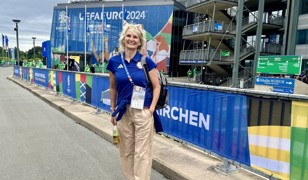 Lucy Ward, who is a former pro footballer, is a prominent football commentator working for TNT Sports and the BBC.