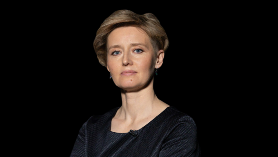 Oksana Boyko studied journalism at St Petersburg State University.